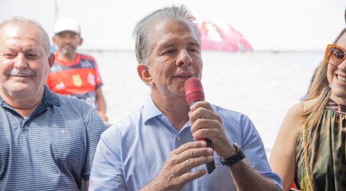 Prefeito de Patos assina decreto e exonera todos os servidores comissionados