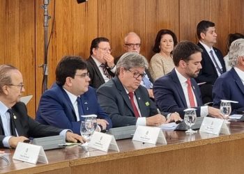 João Azevêdo encaminha projetos prioritários da Paraíba durante reunião com Lula
