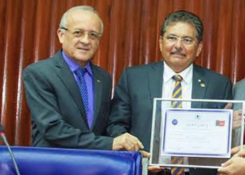 Em carta, Branco Mendes comunica desistência de candidatura à presidência da ALPB e “perdão” a Galdino