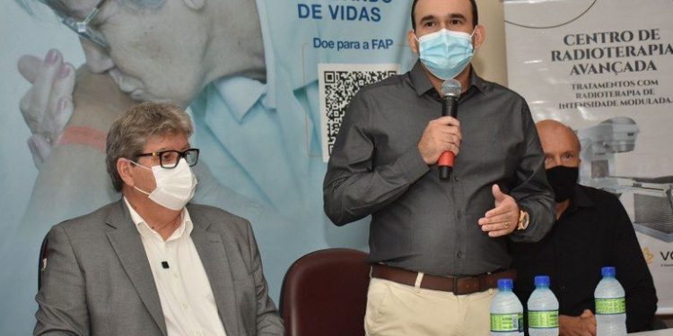 João Azevêdo nomeia novo secretário de Estado da Saúde