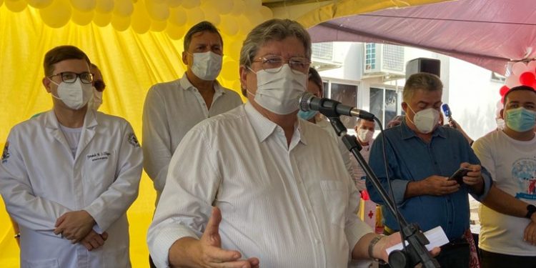 Piso da enfermagem será pago em folha complementar nesta quinta-feira, anuncia João