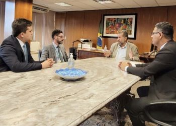 Em Brasília, deputado do União Brasil se reúne com executiva do PDT e gera especulações