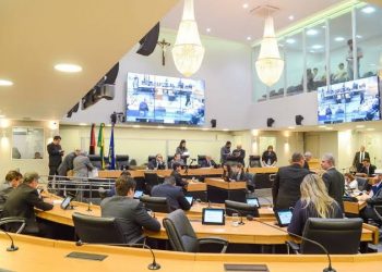 Por maioria, Assembleia Legislativa aprova contas de Ricardo e João Azevêdo