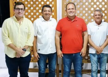 Bastidores: após trocar duas vezes de deputado estadual, prefeito paraibano deixa Ricardo Barbosa e fecha com Gervásio