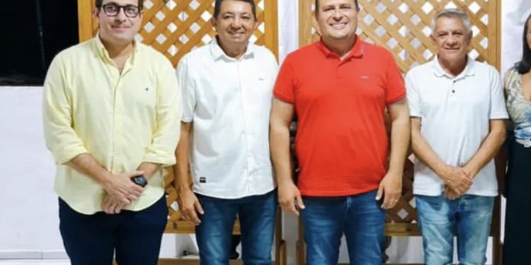 Bastidores: após trocar duas vezes de deputado estadual, prefeito paraibano deixa Ricardo Barbosa e fecha com Gervásio
