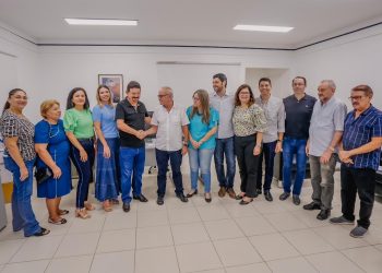 Cícero anuncia aumento de 15% para professores e salário será o maior do Norte-Nordeste