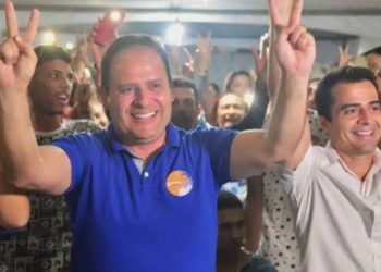 Eduardo Brito admite conversas para retornar à base do governo