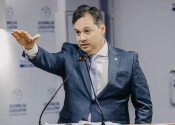 Regimento interno da ALPB impede que Júnior Araújo assuma liderança do governo