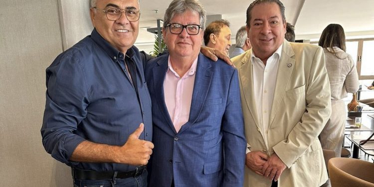 Articulação de Márcio Roberto leva asfalto para importante via de São Bento