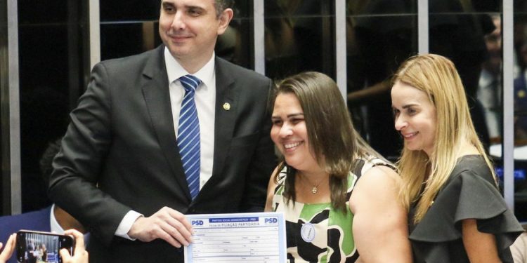 Em Brasília, prefeita de Bayeux se filia ao PSD e comandará partido na cidade
