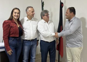 Eduardo Brito deixa oposição e retoma aliança com João Azevêdo