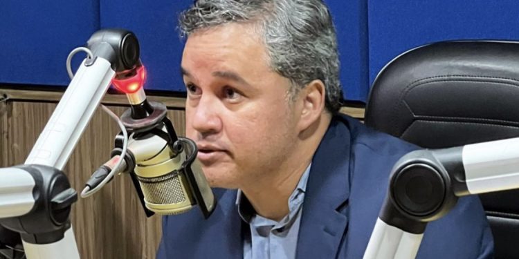 Apontado como provável líder na Paraíba, Efraim aprova federação entre União Brasil e PP