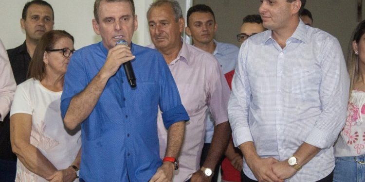 Bastidores: prefeito troca Airton Pires por Chico Mendes e vai se filiar ao União Brasil