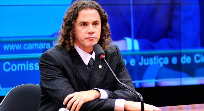 TCE imputa débito e multa a ex-auxiliares de Veneziano em CG