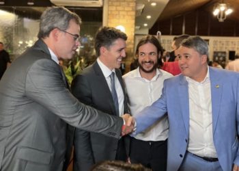 Em Brasília, Efraim oferece jantar a aliados e dá o tom sobre 2026