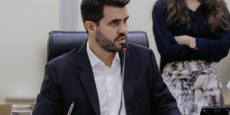 Wilson diz que saúde está boa e nega afastamento da ALPB: “Agenda está lotada”