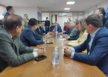 João Azevêdo articula primeiro voo para Cajazeiras e novos voos com destinos diretos para Campina Grande