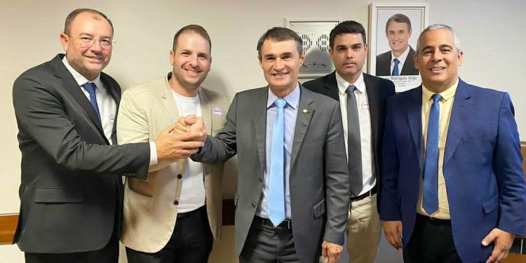 Prefeito que votou em Leonardo Gadelha fecha com Romero em Brasília