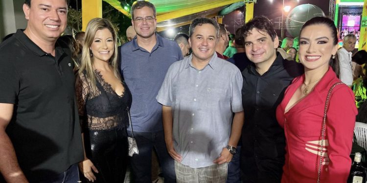 Deputados prestigiam evento em Cruz do Espírito Santo, após afastamento da prefeita com Pedrito