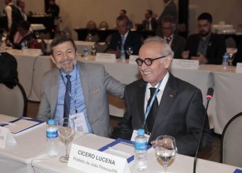 Cícero é reconduzido ao posto de secretário da Frente Nacional dos Prefeitos