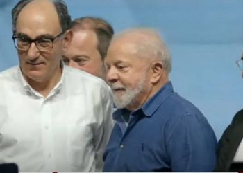 Em passagem pela Paraíba, Lula participa de inauguração mas prefere não discursar