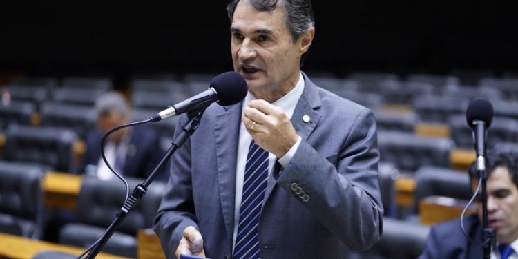 Bastidores: Romero emplaca cunhada no comando de órgão federal na Paraíba