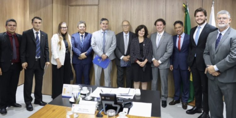 Reunião com ministra da Saúde em Brasília coloca adversários políticos em CG lado a lado