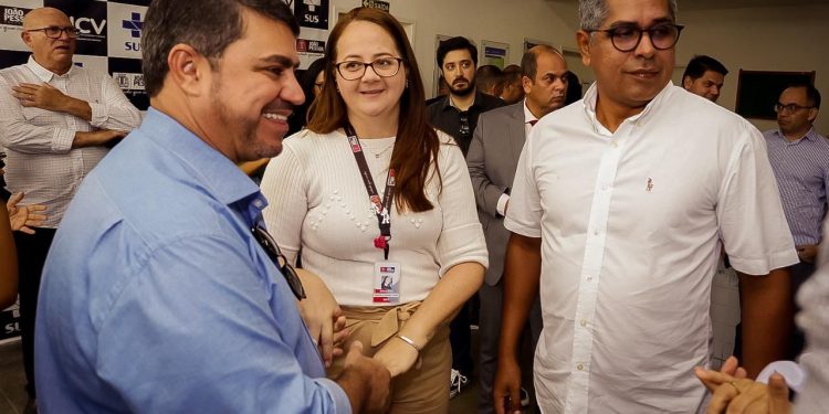 Prefeito em exercício, Dinho libera quase R$ 1 milhão em emendas ao Cândida Vargas