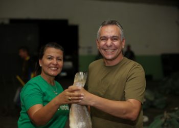 Semana Santa: Dra. Jane participa da entrega de 20 toneladas de peixes e coco para famílias em Santa Rita