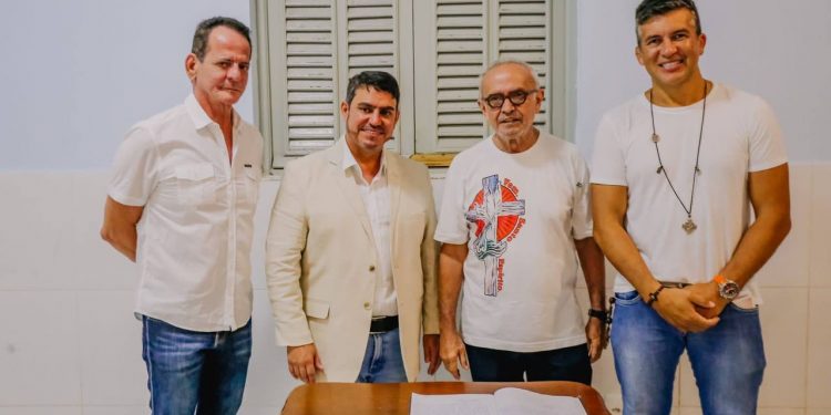 Dinho assume interinamente a prefeitura de João Pessoa