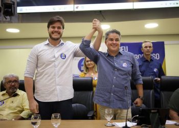 Efraim assina ficha de filiação de Bruno e anuncia chegada de cinco prefeitos ao UB