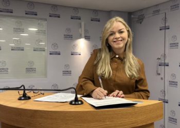 Mais uma mulher assume mandato na Assembleia