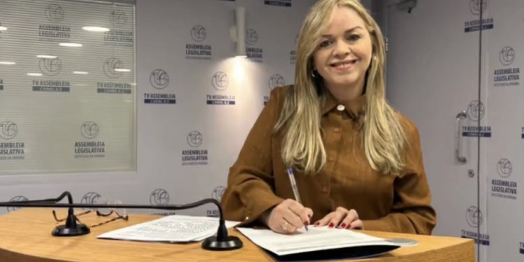 Mais uma mulher assume mandato na Assembleia