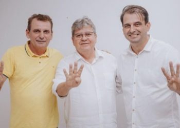 Prefeito de São José de Piranhas deixa Podemos e confirma filiação ao PSB