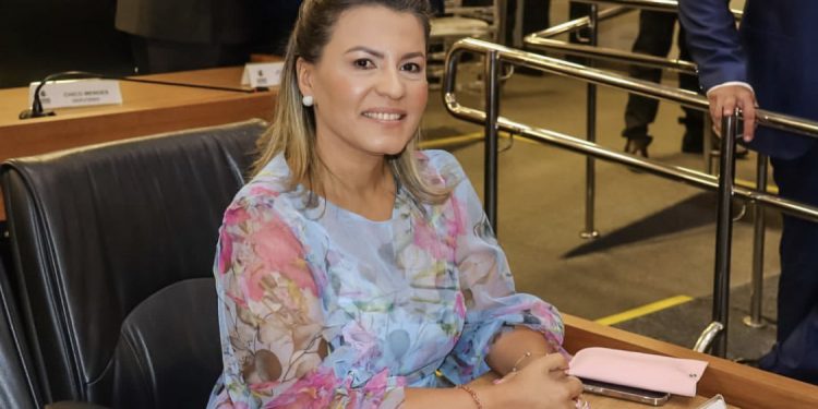 Dra. Jane solicita ao governador retorno da patrulha escolar na Paraíba