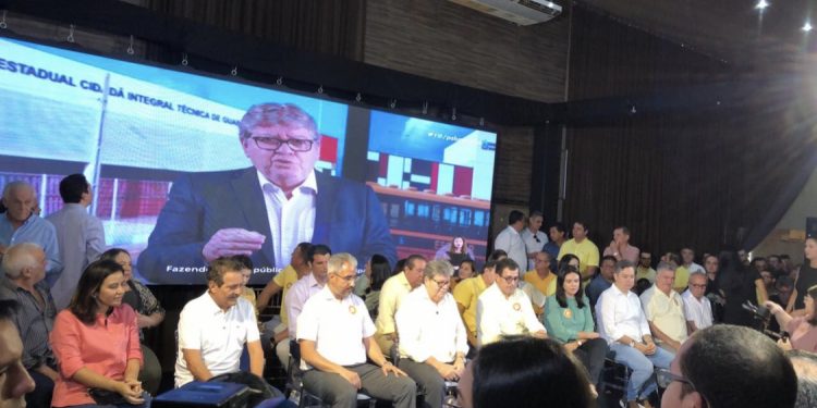 Tião Gomes lança João Azevêdo como candidato ao Senado em 2026