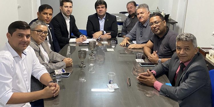 Exclusivo: oposição em Bayeux ganha musculatura e inicia novas articulações