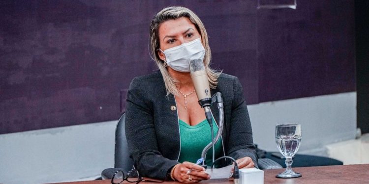 Em meio à luta contra o câncer, Dra. Jane segue desempenhando mandato com maestria na ALPB