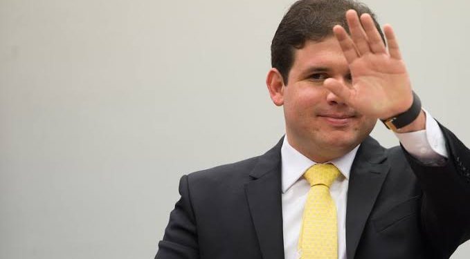 Hugo Motta descarta convite de Efraim visando 2026 e reforça aliança com João Azevêdo