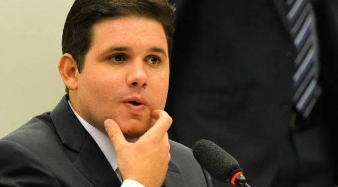 Hugo Motta recebe mais de R$ 15 milhões em emendas para aprovar novo arcabouço fiscal