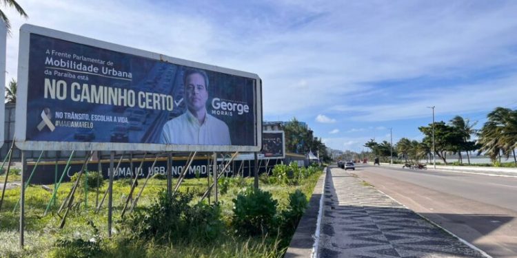 George Morais inicia “pré-campanha” em Cabedelo e espalha outdoors pela cidade