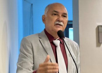 Prefeito decreta situação de emergência, mas vai gastar mais de R$1 milhão com shows