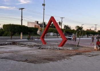 Avaria no arco da Praça do Povo foi provocada por vandalismo, explica prefeitura de Santa Rita