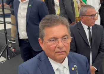 Galdino se irrita com ausências e cobra assiduidade de deputados durante sessões