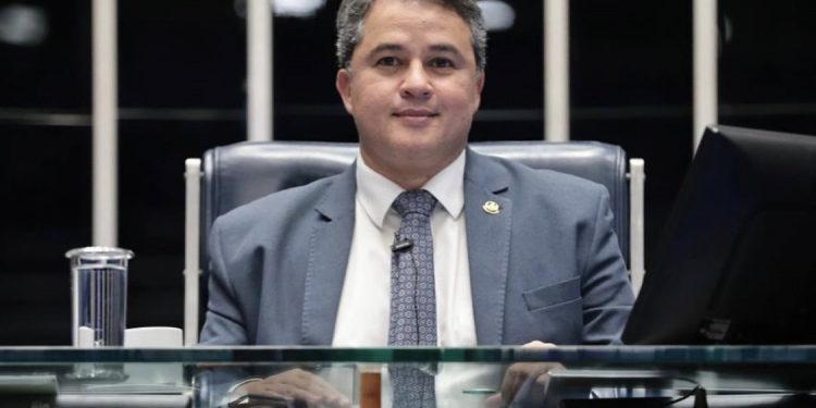 Efraim ocupa 1º lugar nacional no Ranking dos Políticos; veja lista completa