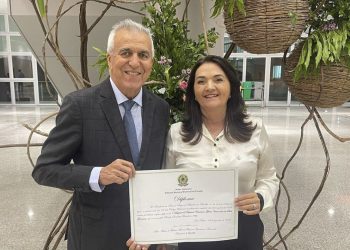 Rompido com João Azevêdo, Buba Germano participa de solenidade do Governo