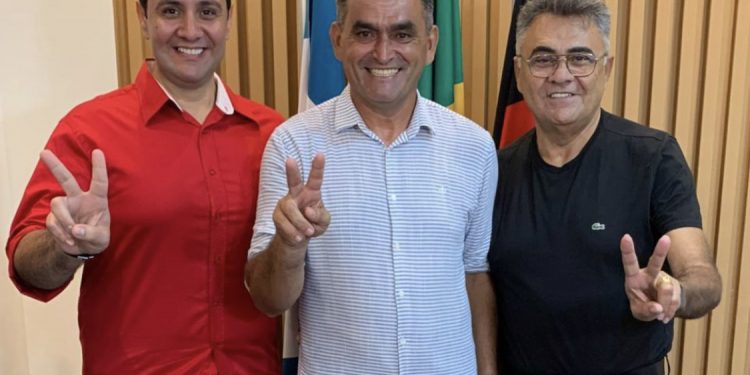 Prefeito do MDB rompe com Gilbertinho e passa a votar em Márcio Roberto