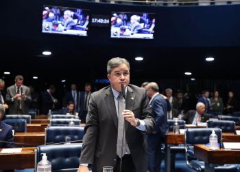 Efraim é o único senador paraibano a assinar CPMI dos atos do 8 de janeiro