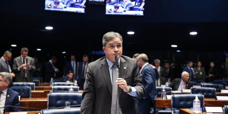 Efraim é o único senador paraibano a assinar CPMI dos atos do 8 de janeiro