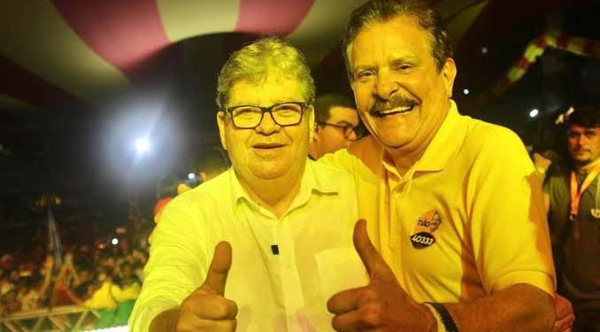 Ao lado do deputado Tião Gomes, governador anuncia licitação para a obra do contorno de Areia